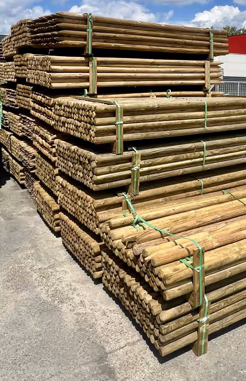 Imagine cu bară rotundă din lemn impregnat